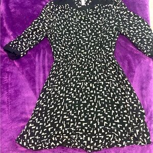 Beautiful mini dress with quarter sleeves & fun black & cream colored print.